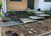 WFB - Hauseingang freitragende Podeste mit Hausnummer